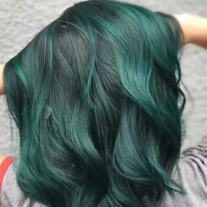 Tóc màu xanh rêu Top 20 kiểu màu tóc đẹp trẻ trung hot nhất hiện nay