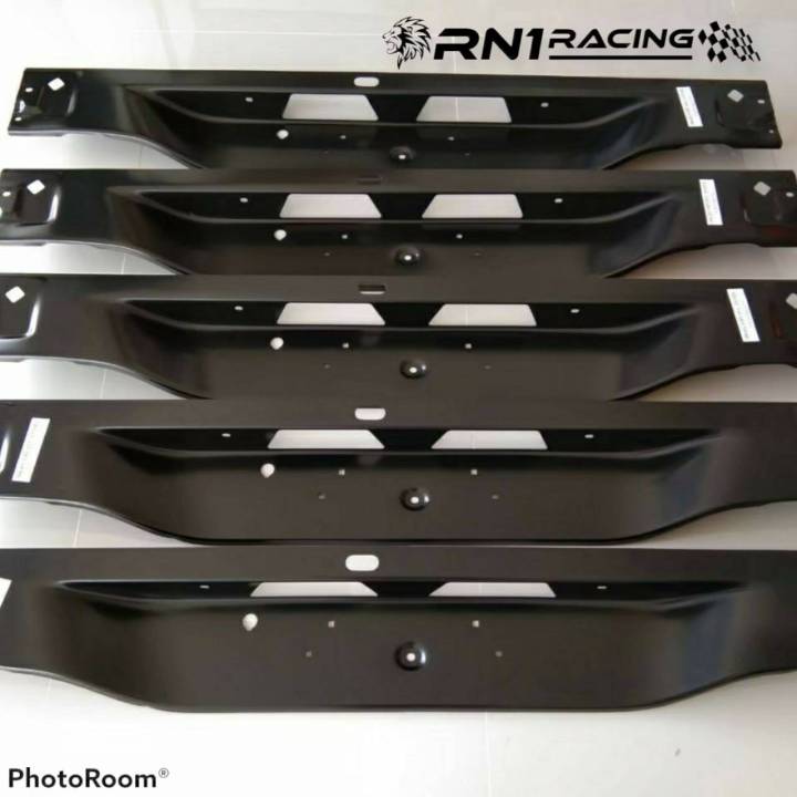 rn1-racing-แผ่นปิดท้ายนิสสัน-นาวาร่า-np300-สีดำจากโรงงาน-แถมอุปกรณ์พร้อมติดตั้ง-คานใต้ฝาท้าย-แผ่นปิดท้ายnp300-อะไหล่แต่งรถกระบะ
