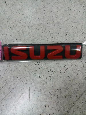 AD.โลโก้ติดกระจังหน้า D-MAX 2003-2006 พื้นดำ ขนาด 17.5×3.5