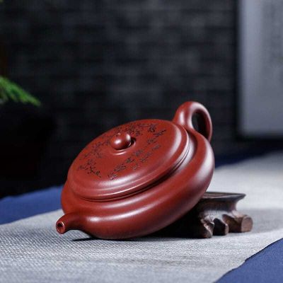 กาน้ำชาดินสีม่วงอี๋ซิงแร่ดิบ Dahongpao ดอกเหมยแกะสลักและทาสีหม้อโบราณแบน180มล.