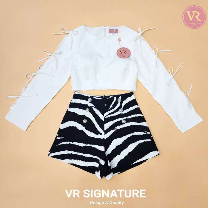 vr-set-เสื้อครอปแขนยาว-แขนแต่งเว้าผ่าผูกโบว์ช่วงแขน-อกมีฟองน้ำให้ค่ะ-แมทช์กับกางเกงขาสั้นแต่งกระดุมมุกเรียงด้านหน้า