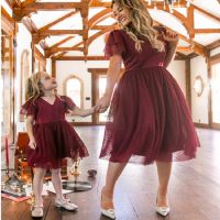 2022 Spring Summer Mom and Daughter Wedding Party Dresses Mother Kids Mesh Stitching Dress Wine Red Short Sleeve Family Clothes