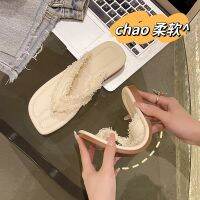 Flip-flops female 2023 new summer wear fashionable French diamond beach sandals pinch flat with skirt