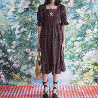 Colourtales Daisy Dress - Strawberry Field: Black | เดรสแขนพอง ผ้าคอตตอนลายสตรอว์เบอร์รี่ ปักดอกเดซี่