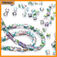 SHENGZU 98 PCS ก้อนลูกบาศก์ ลูกปัดคริสตัลทรงลูกบาศก์ สี่เหลี่ยมสี่เหลี่ยม กระจกสำหรับผู้หญิง ลูกปัดแก้วสี่เหลี่ยมใส อุปกรณ์ทำเครื่องประดับงานฝีมือแบบทำมือ สีเขียวและสีชมพู ลูกปัดหลวมๆ สร้อยคอสำหรับผู้หญิง