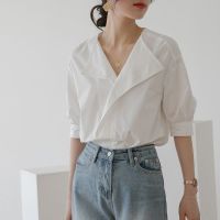 Cold wind shirt design feeling small white shirt female new restoring ancient ways in the summer of 2023 French short-sleeved blouse