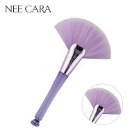 แปรงเกลี่ยหน้า FAN BRUSH  NEE CARA N-824