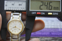 นาฬิกา Vintage มือสองญี่ปุ่น Seiko Exceline 3F31 004A ระบบ QUARTZ ผู้หญิง ทรงกลม กรอบทอง หน้าปัดตัวเลขโรมัน หน้าปัด 24มม. สาย สแตนเลส 2 กษัตริย์ใช้งานได้ปกติ สภาพดี ของแท้ ไม่กันน้ำ