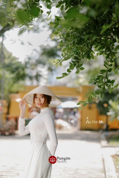 ชุดเวียดนามผู้หญิง-ชุดอ่าวหญ่าย-สีขาวพร้อมส่งจากไทย-ชุดอ๋าวหญ่าย-ชุดสาวเวียดนาม-ชุดไปเที่ยวเวียดนาม