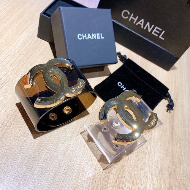 Mua Vòng Đeo Tay Chanel Bracelet Màu Vàng Gold  Chanel  Mua tại Vua Hàng  Hiệu h065946