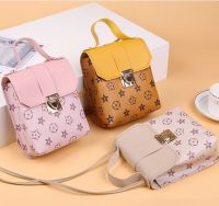 กระเป๋าสะพายข้างผ้าไนลอ่นทรงตั้งStand-up nylon crossbody bag