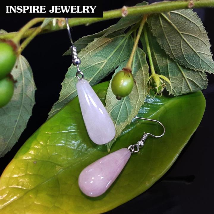 inspire-jewelry-ต่างหูหินโรสควอสต์แท้-เป็นรูปหยดน้ำยาว-25cm-โรสควอตซ์-หินมงคลเสริมรักให้แฮปปี้ชีวิตดี๊ดี-ใส่ง่าย-เหมาะกับการแต่งกายทุกแบบ-พร้อมถุงกำมะหยี่