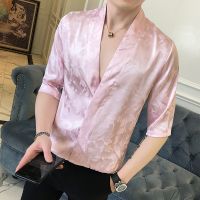 (Celebrity Menswear)สีชมพูเสื้อบุรุษผ้าไหมเสื้อหรูหรา Camisa สังคม Masculina สลิมฟิตซาตินสีดำเสื้อบุรุษแฟชั่น2018ญี่ปุ่นฤดูร้อนบุรุษ