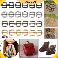 CHONGXI 20/40pcs ใหม่ล่าสุด 4 สี ของเล่นเด็กผู้หญิง ปุ่มเข็มขัดลาย หัวเข็มขัดไตรไกลด์ อุปกรณ์เสริมกระเป๋าตุ๊กตา หัวเข็มขัดตุ๊กตา DIY