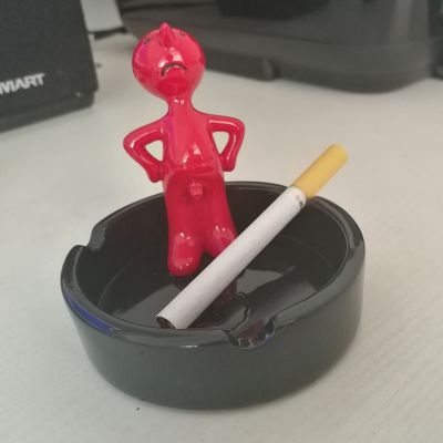hot！【DT】☇❈﹊  Covered Ashtray for car Resin Office Bar Accessories Figurines smokeless