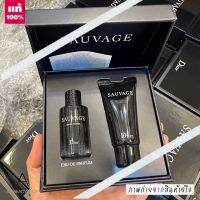 ?พร้อมส่ง?  ของแท้ รุ่นใหม่    Dior Sauvage EDP 10ml. +  Shower Gel 20ml. ( SET 2 ITEMS  )   แพคเกตน่ารักมาคู่กับ Gel Douche - Shower Gel 20ml เป็นกลิ่นน้ำหอมที่ให้ความนุ่มเนียน