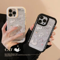 Apple เคสโทรศัพท์มือถือฟังเพลงพร้อมรูปแบบแมววัสดุอะคริลิค15 Pro Max หูฟังลายการ์ตูนเฉพาะแมว14/13/12/11/X/x/xs/xr ที่มีรูปแบบแมว15 Pro Max เคสโทรศัพท์มือถือเฉพาะแมว14 Plus เปลือกแข็ง13มินิป้องกันการตกเคสป้องกันโทรศัพท์