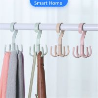 ที่แขวนของแบบตะขอ 4 แฉก หมุนได้ 360 องศา ที่แขวนของแบบตะขอ คละสี / 4 Position Cloth Hanger