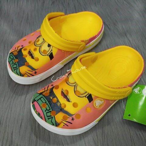 HCM]Dép sục crocs in 3D trẻ em minion chất lượng tốt tặng kèm sticker 2d -  Cross house 