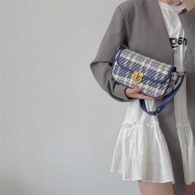 【Candy style】 Canvas bag plaid texture all-match messenger bag high-end sense of armpit handbags 2021 new niche baguette bag