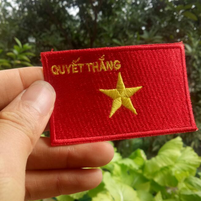 Hãy cùng xem những hình ảnh về Patch cờ vải Quyết thắng và cùng tôn vinh tinh thần đoàn kết, sáng tạo của cộng đồng Việt Nam.