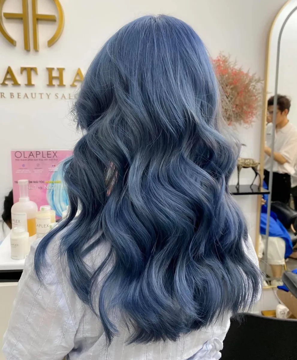 Thuốc nhuộm tóc màu xám xanh được chứng minh là không gây hại cho tóc và da đầu. Sử dụng sản phẩm, bạn sẽ có cơ hội trải nghiệm những hình ảnh ấn tượng về màu sắc này. Hãy sẵn sàng để làm mới diện mạo của mình và làm cho bạn trở nên nổi bật hơn.