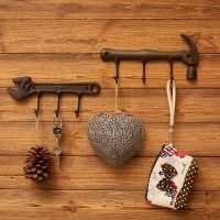 Cast Iron Hook Bar Wall Decoration Room Coat Hanger Restaurant Cafe Key Hanger Wall Decorative Wrench Hammer Shape with 3 Hooks Picture Hangers Hooks