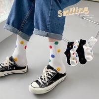 ถุงเท้าน่ารัก ตกแต่งด้วย  การ์ตูนหน้ายิ้ม Designer special design Smiley face socks Trend fashion long socks pure cotton breathable street fashion socks