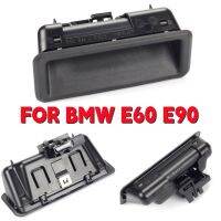 51247118158รถ Trunk Lid Tailgate Handle Push ปุ่ม Release Switch Fit สำหรับ BMW 135 Series E88 E90 E92 X1 X5 E84 E70