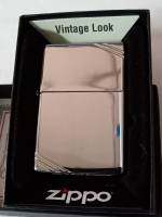 ZIPPO 260 VINTAGE LOOK  HIGH POLISH CHROME  สีเงินผิวโครเมี่ยมขัดเงา   ทรงเหลี่ยม ขีดมุม 2ด้านหน้าหลัง  ย้อนยุคปี1937  ตูดตัน   ของใหม่  มาพร้อมกล่อง