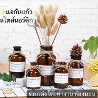 กระถางดอกไม้สไตล์มินิมอล เรียบง่าย
ใช้ตกเเต่ง โต๊ะทำงาน  ราคาคุ้มค่า Simple Vase