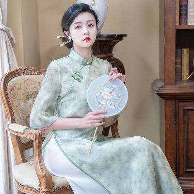 ผู้หญิงที่สง่างามสีเขียว Aodai ดัดแปลง Cheongsam อารมณ์ระดับไฮเอนด์สไตล์จีนย้อนยุคคว่ำชุดแขนใหญ่