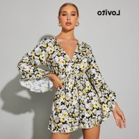 COD DSFERTEREERRE Lovito DAY NIGHT GLAMOR Elegant Floral Bell Sleeve Lettuce Trim High Waist V Neck Women Romper L32LE009 (Multi-Color)