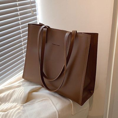 MLBˉ Official NY Large-capacity bag womens high-end commuter tote bag 2022 new all-match portable large bag fashion shoulder bag