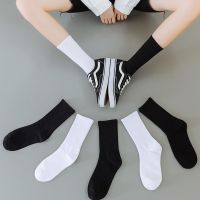 Solid Striped Black White Sports Socks for Woman Harajuku Hip Hop Skateboard Crew Socks Cotton Casual Unisex Mens Womens Socks