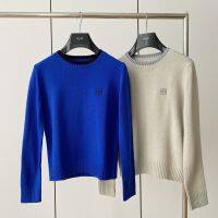 23 Autumn/Winter New Knitwear Sweaters Embroidered Simple Contrast Round Neck Top with Chest Pattern