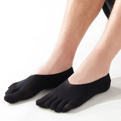 ถุงเท้าฤดูร้อน5นิ้วสำหรับผู้ชายผ้าไนลอนหัวรองเท้าไม่สั้นเนื้อบางเฉียบลำลองตัดถุงเท้าเรือปากแคบ