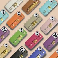 {OLI STUDIO}สายคล้องคอส่วนบุคคลชื่อ Goldleathercase สำหรับ Iphone 1311 ProMini 7 8 Plus Se Cover