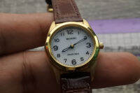 นาฬิกา Vintage มือสองญี่ปุ่น REGUNO ระบบ SOLAR ผู้หญิง ทรงกลม กรอบทอง หน้าทอง หน้าปัด 26mm สายหนังใช้งานได้ปกติ สภาพดี ของแท้ ไม่กันน้ำ