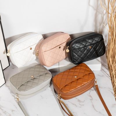 Fashion Chain Ladies Crossbody Bag Lingge Embroidery Small Messenger Bag for Women Camera Female Shoulder Bag Phone Purse Clutch Cross Body Shoulder B