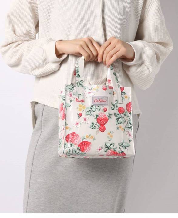 cath-kidston-กระเป๋าถือ-กระเป๋าใส่กล่องอาหารกลางวัน-ขนาดเล็ก-พิมพ์ลายดอกไม้-สไตล์เรโทร-สําหรับเด็กผู้หญิง