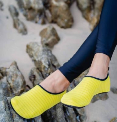 DrySuper รองเท้าเดินชายหาดผู้ใหญ่ รุ่น คลาสสิค-เหลือง