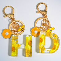 Cute 26 Initial A to Z Honeybee Keychain Dry Flower Resin Sunflower Pendant Keyring for Women Car Key Holder Handbag Accessories