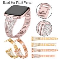 สายสายนาฬิกาพลอยเทียมสแตนเลสสำหรับ Fitbit Versa สมาร์ทวอท์ชสายรัดข้อมือสายข้อมือโลหะแบบปลดออกได้อย่างรวดเร็ว