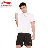 หลี่หนิง (LI-NING) ชุดกีฬาผู้ชายใหม่เสื้อผ้าแบดมินตันเสื้อยืดแขนสั้นกางเกงขาสั้นแห้งเร็วฤดูใบไม้ผลิและฤดูร้อนปิงปองเสื้อผ้าสุทธิ