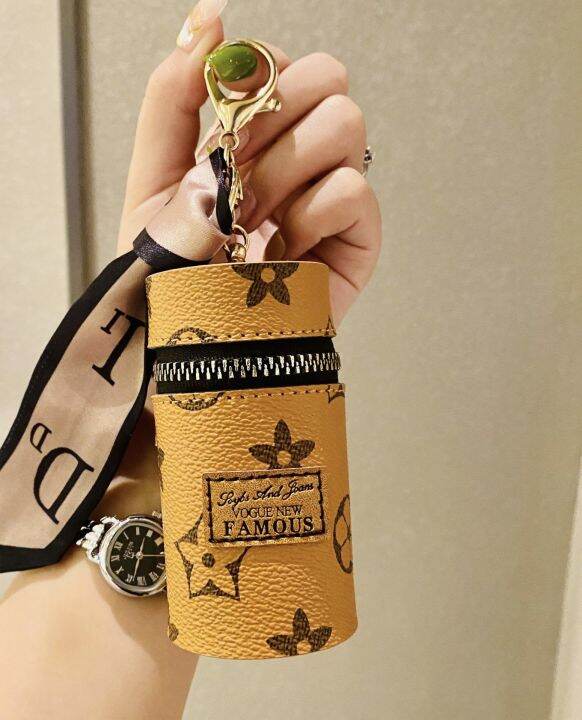 พร้อมส่ง-พวงกุญแจ-กระเป๋า-lv-กระติ๊บไฮโซหรูหรา-งานพรีเมียม-ทรงกระเป๋าถังย้อนยุคคลาสสิกพร้อมการตกแต่ง-น่ารักไม่ไหว