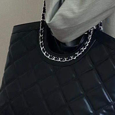 【Hot Sale】 luxury and high-level sense of fragrance Lingge tote bag autumn winter new large-capacity chain shoulder