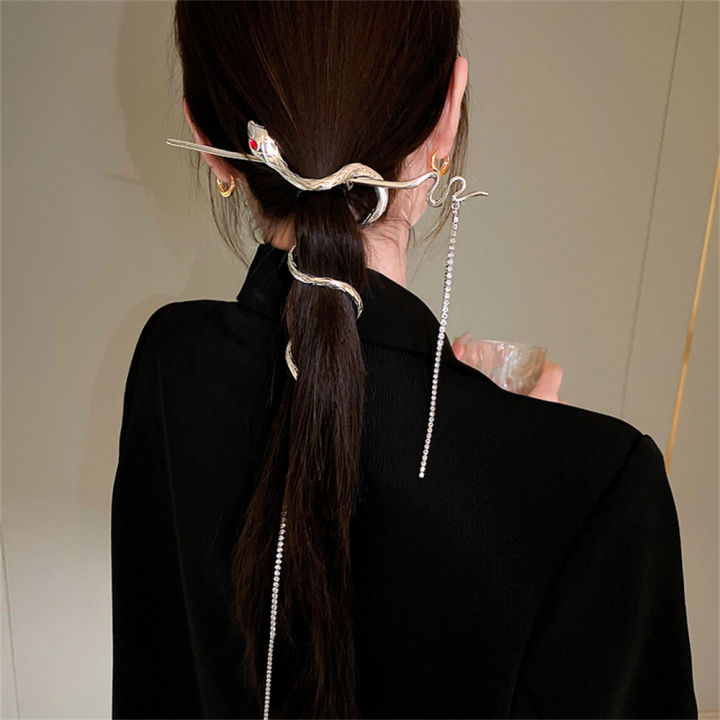 classic-tassel-fashion-ins-niche-snake-coiled-hairpin-hairpin-hair-accessories