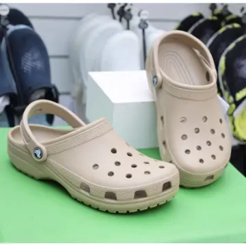 Mens hot sale wide crocs