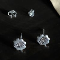 ตุ้มหูเงินลายช้าง ตุ้มหูเงินแท้99.9% earrings elephant handmade in silver 99.9 %  Chiang Mai